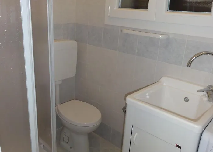 Comfy House In A Quiet Area Near The *